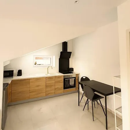 Deluxe Premium Top1, Renovated, Centre *