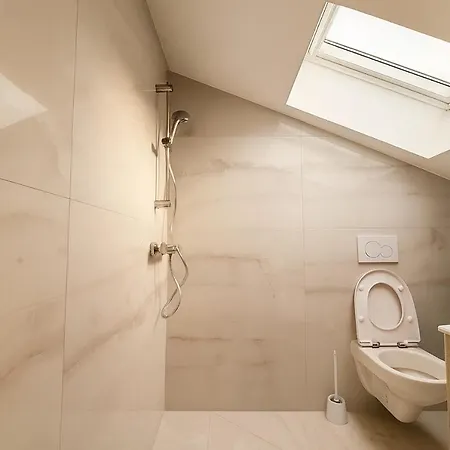 Deluxe Premium, Renovated, Centre *